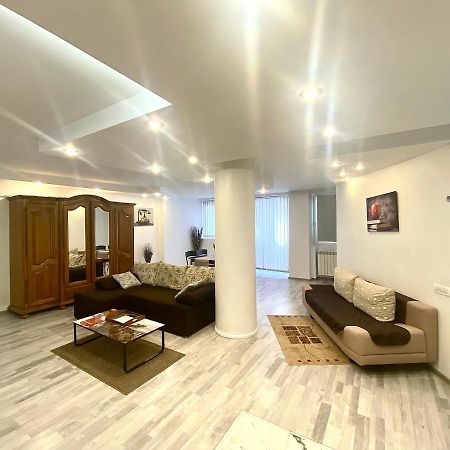 Large Apartment In Ultra-Central Location Brassó Kültér fotó