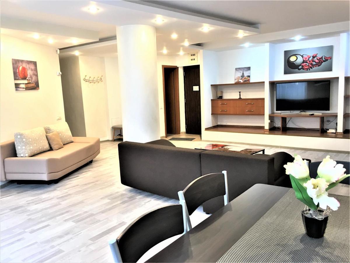 Large Apartment In Ultra-Central Location Brassó Kültér fotó